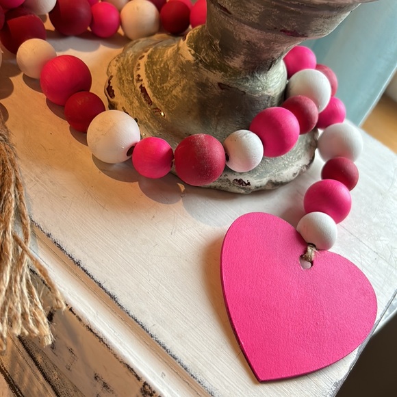 Tier Tray Decor Valentine 💘 Wood Painted Beads - Picture 9 of 9